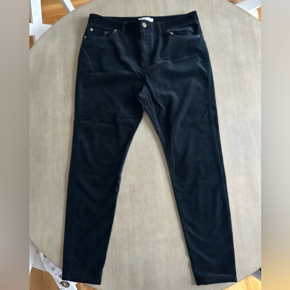 Vineyard Vines women’s velvet Corduroy Pants in Black 14